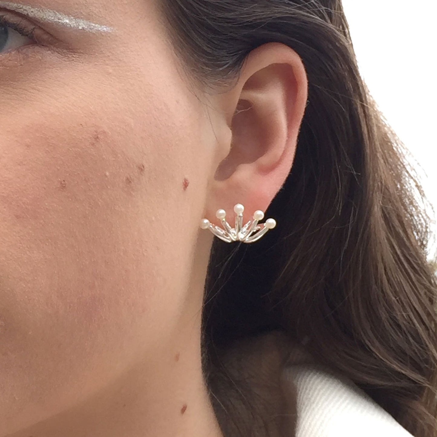 Wink small stud earrings - silver, pearl