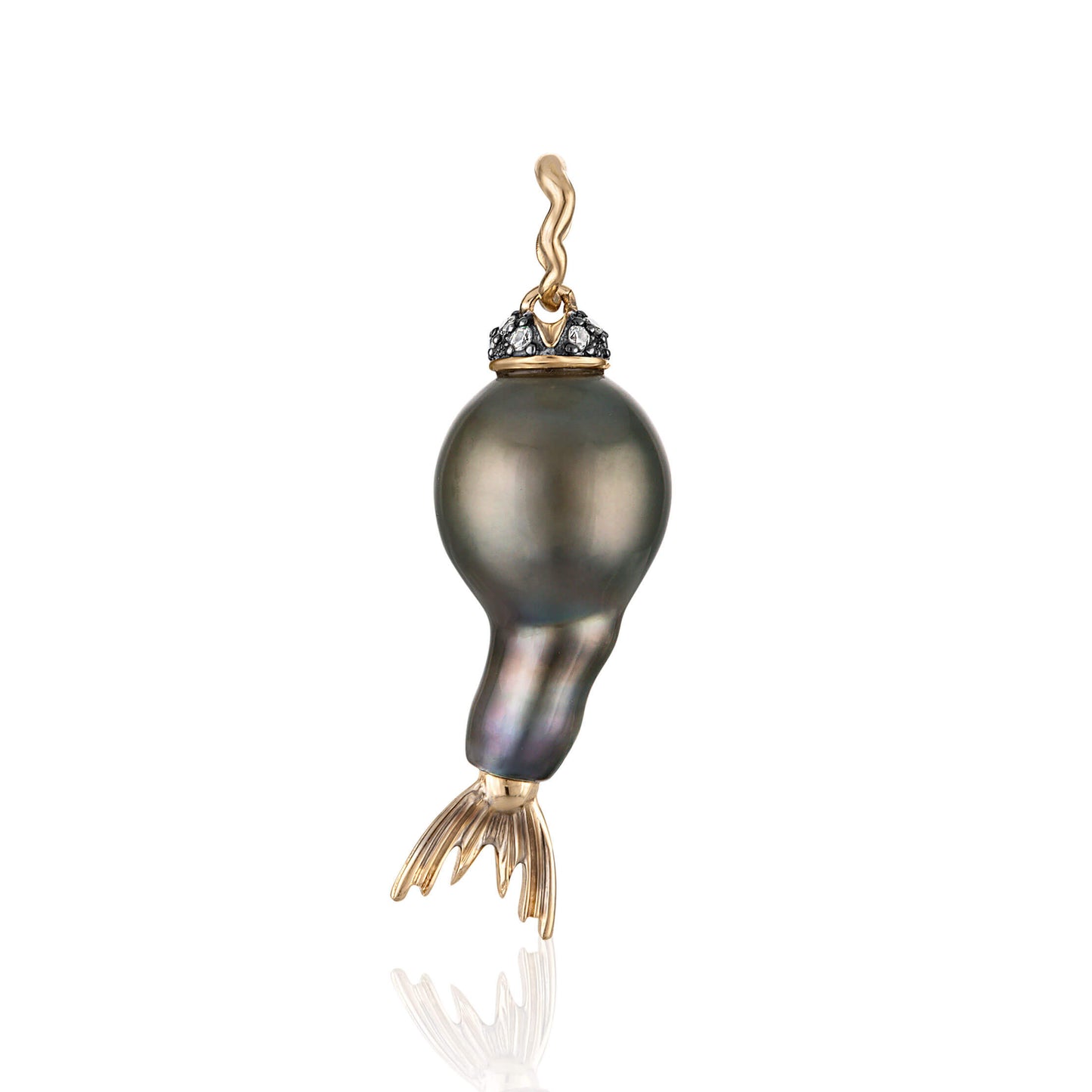 Tahitian pearl pendant with a diamond-kissed mouth and fin