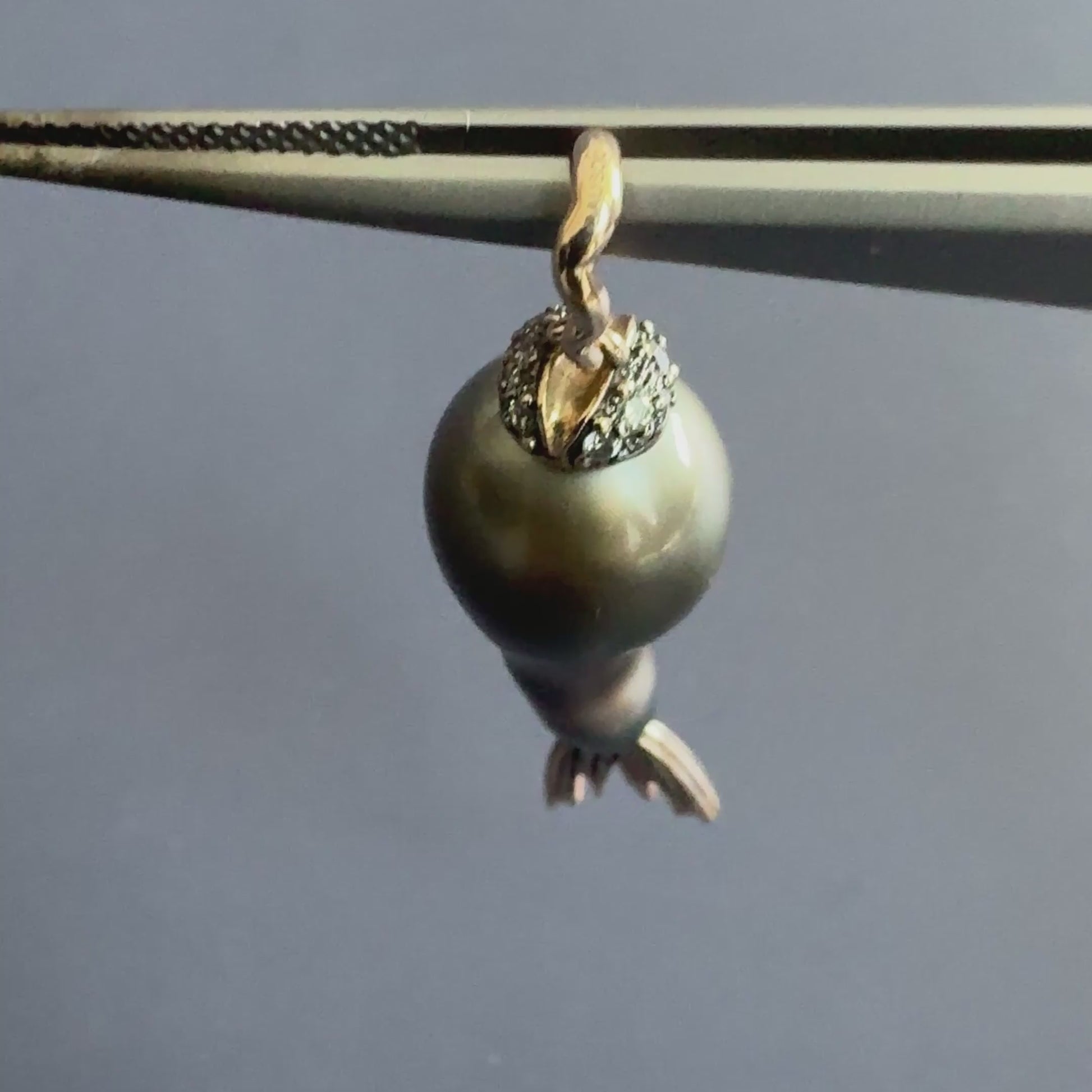 Tahitian pearl pendant with a diamond-kissed mouth